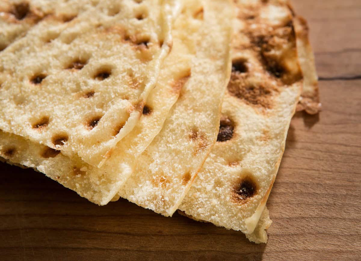 Il croccantissimo pane carasau: ecco dove comprare il migliore in Sardegna