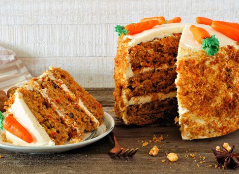 Storia e ricetta della carrote cake, la torta anglosassone nata in mancanza di zucchero