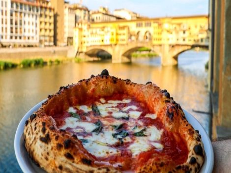 Assenze di pizzaioli illustri e sconti sugli spazi. Le polemiche sul “Pitti Pizza & Friends” di Firenze