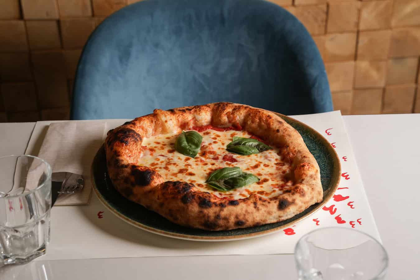 A Modena un grande chef apre una pizzeria con tonde dal cornicione altissimo