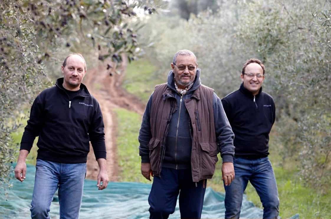 Tre fratelli toscani prendono in mano l'azienda dei genitori per produrre uno dei migliori oli d'Italia