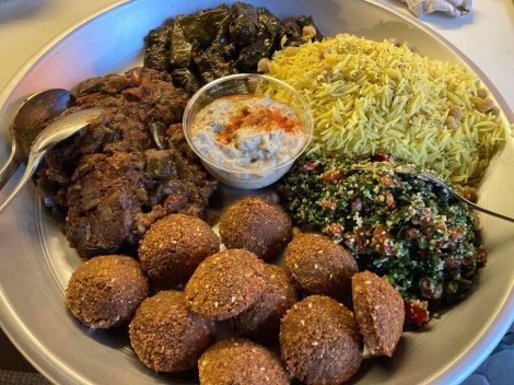 A Roma ha aperto un ristorante di cucina siriana che vi farà innamorare del suo hummus