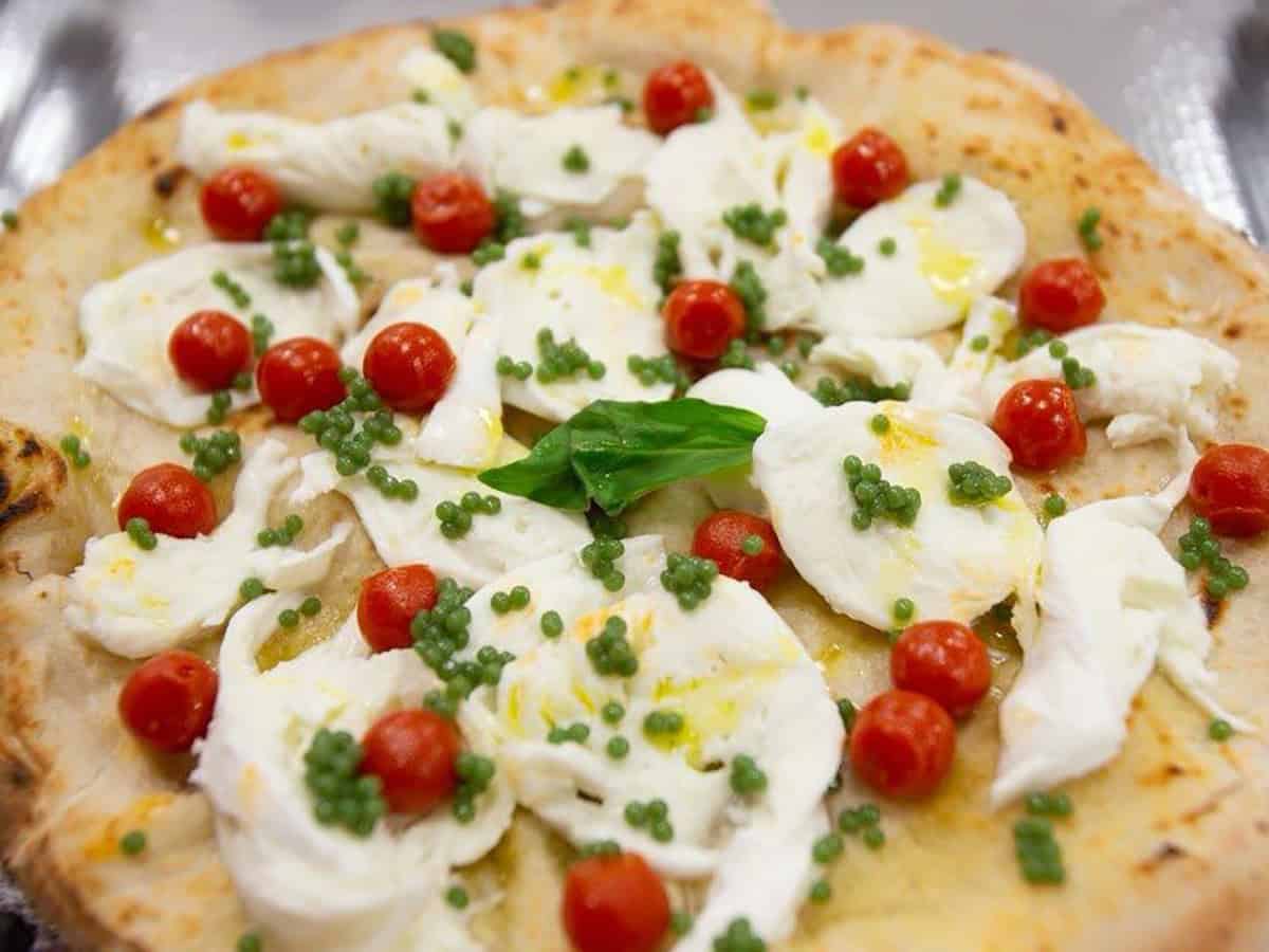 Il pizzaiolo verace che in Calabria ha rivisitato la Margherita con la cucina molecolare