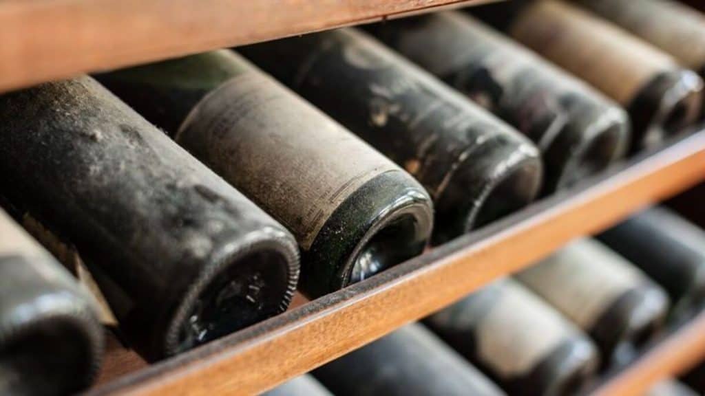 Uno scandalo senza precedenti fa tremare il mondo del vino di Taiwan: bottiglie false vendute per un miliardo