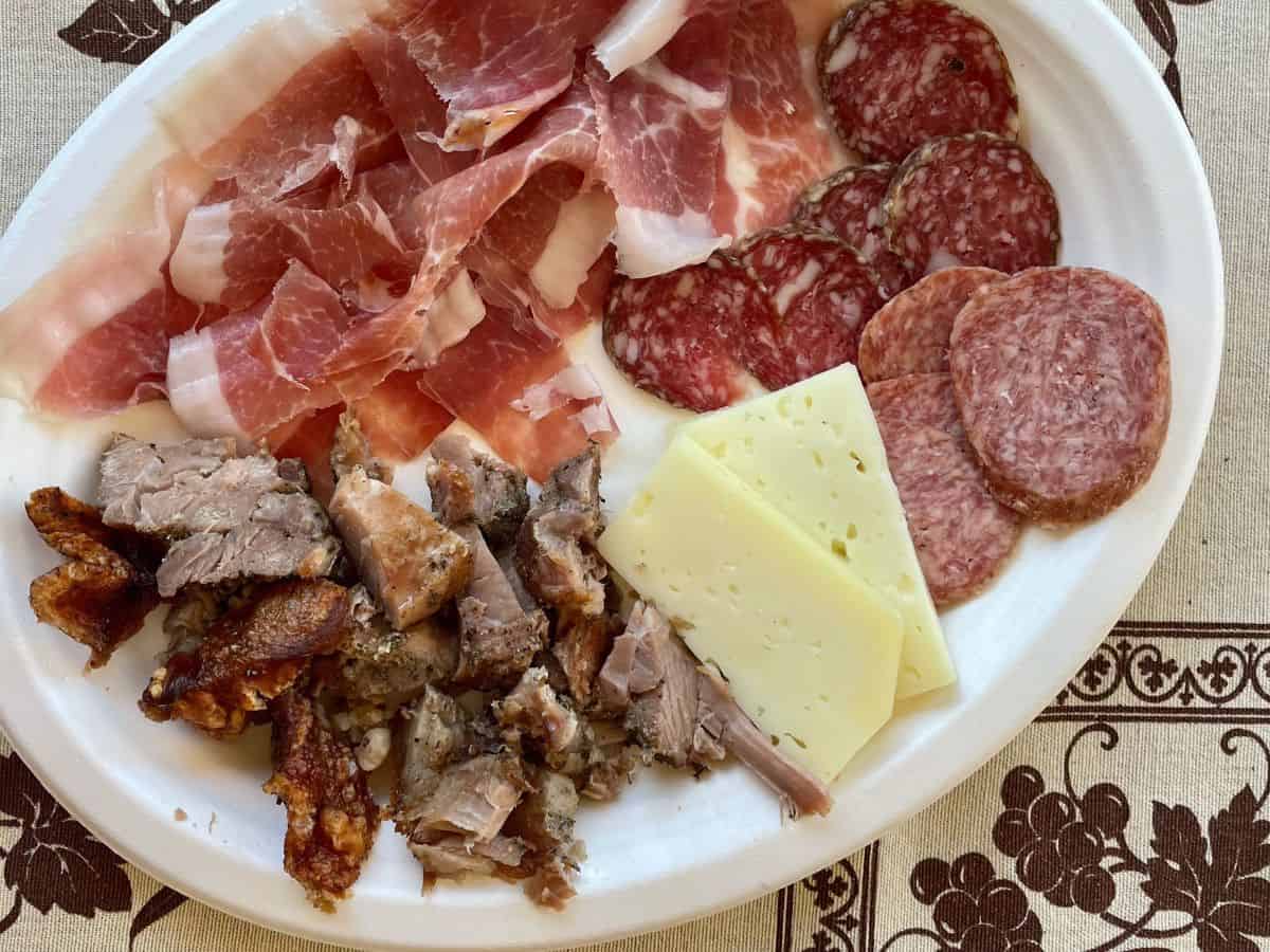 La salumeria dove mangiare ciauscolo e porchetta che (quasi) non si trova su Google Maps