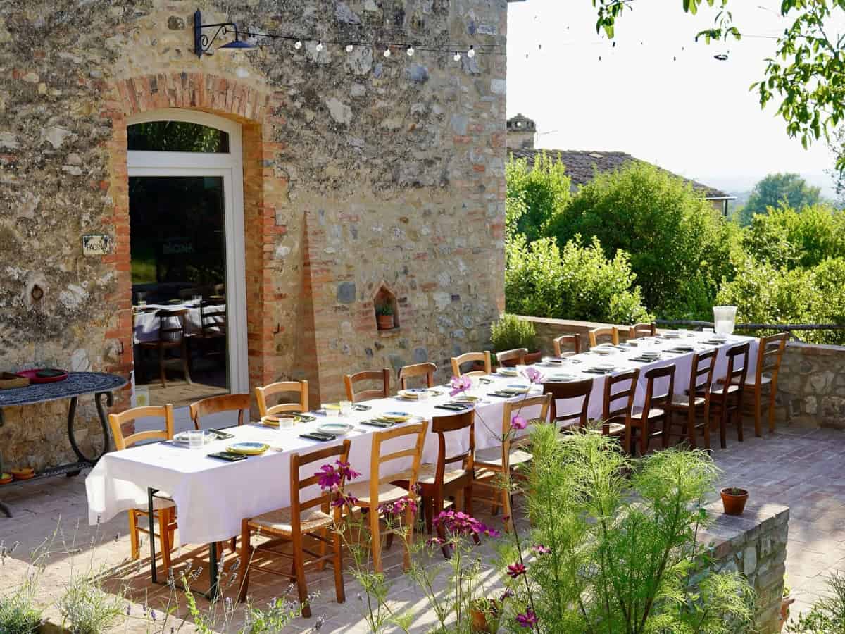 La piccola (grande) cantina toscana dove si può dormire in mezzo a vigne e oche: una sosta da Pacina