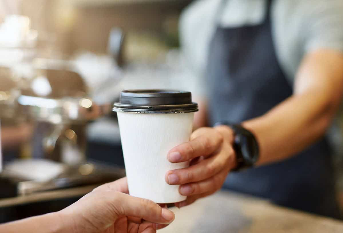 Cappuccino batte birra: i giovani inglesi spendono più in caffetteria che al pub