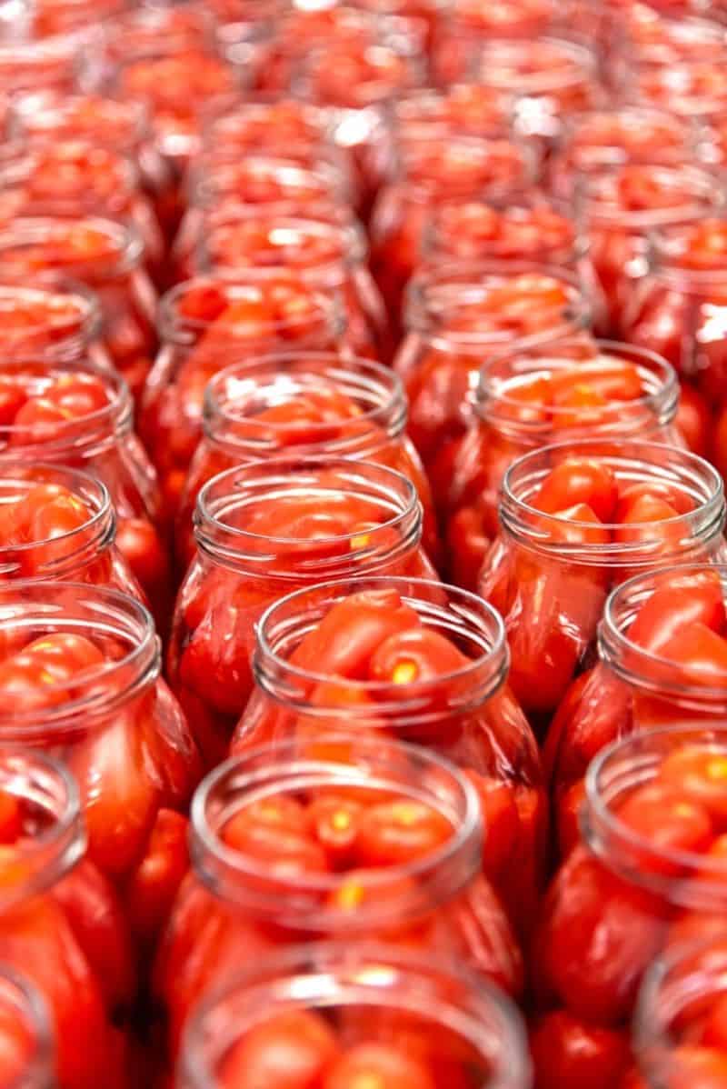 Trasformazione di pomodori San Marzano Miracolo di San Gennaro