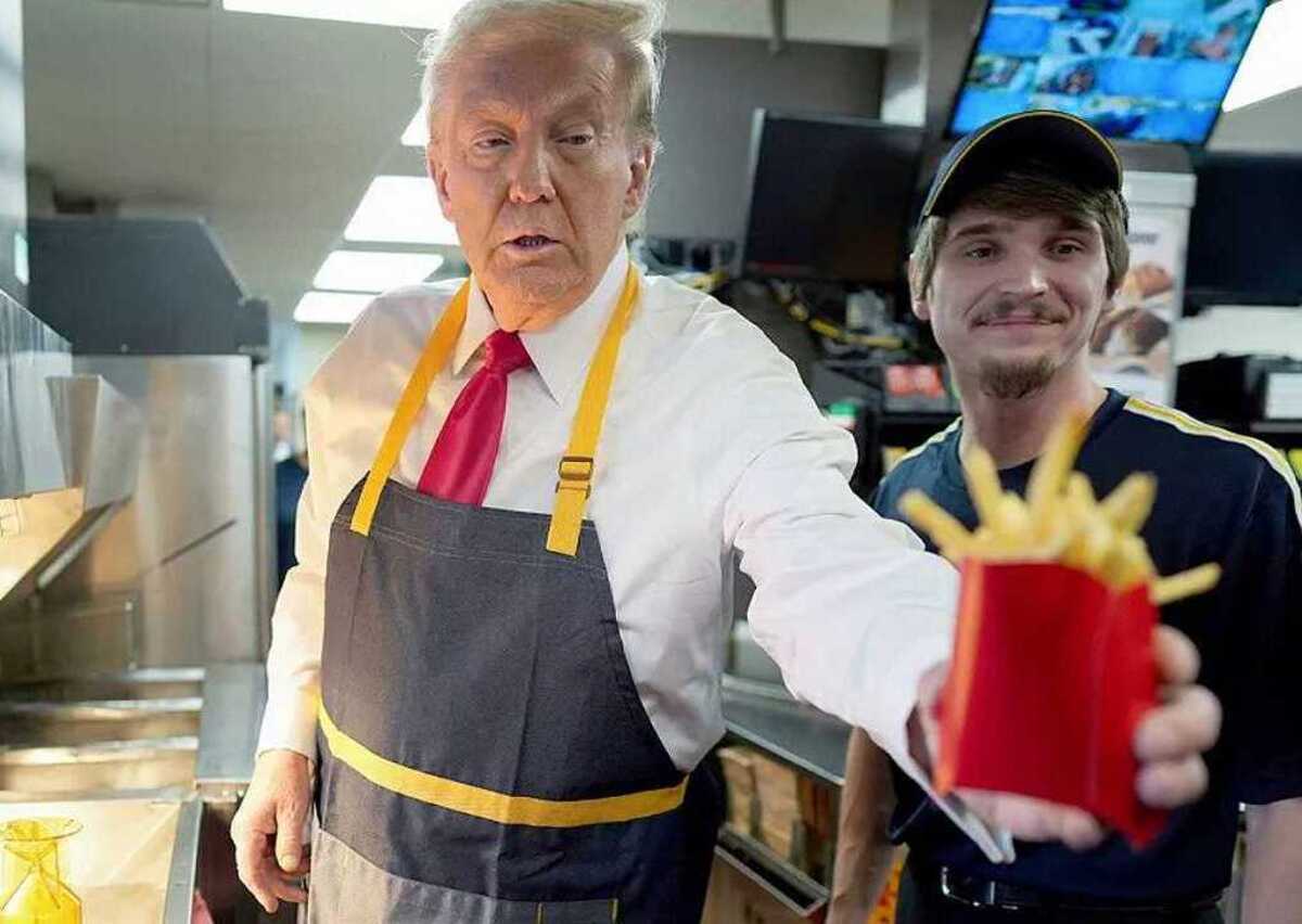 "Donald Trump ha finto di lavorare al McDonald’s". La sceneggiata svelata dai giornali statunitensi