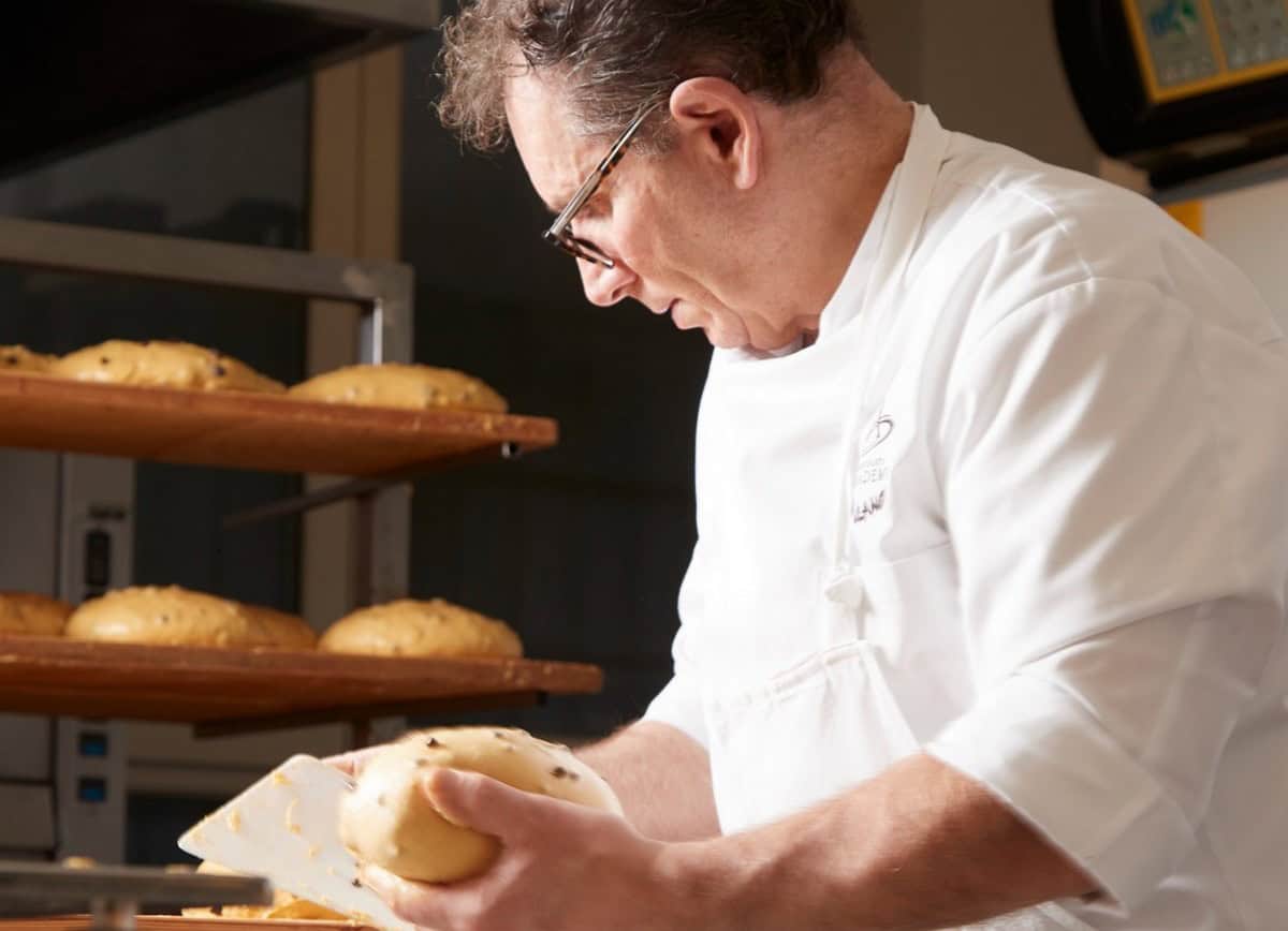 La storia della Pasticceria Asperti che in provincia di Milano propone un bauletto di pasta panettone alla mela Alto Adige IGP