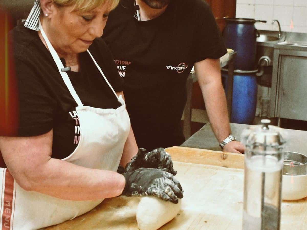 In Abruzzo la signora Elisa prepara un formato di pasta che rischia di scomparire per sempre 