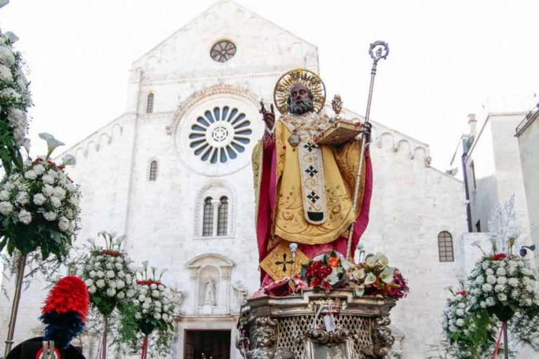 |albero di natale a Bari per san Nicola