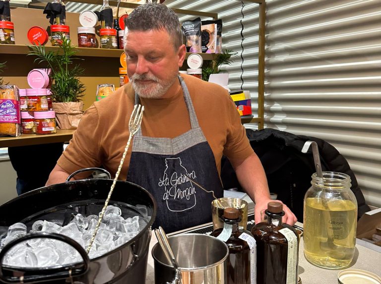 Morgan fa il Dirty Martini a taste Firenze - febbraio 2024