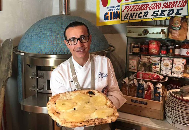 Gino Sorbillo e la pizza all'ananas