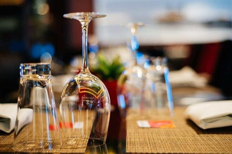La mise en place di un ristorante|L'analisi di rischio della task force Colao per la Fase 2