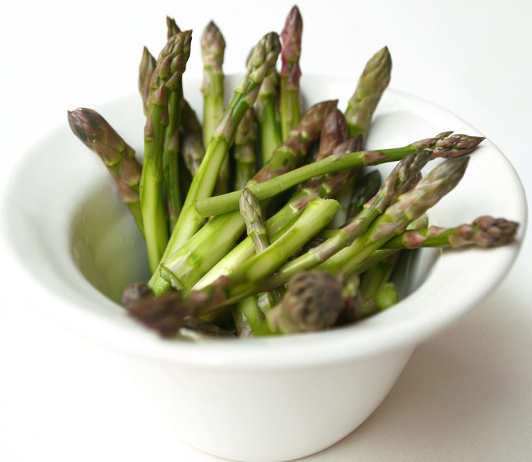 ||Fetta di frittata con asparagi|Un mazzetto di asparagi selvatici|unn mazzo di asparagi bianchi|Asparagi avvolti nello spek e e grigliati|Crock. ricetta di igles corelli con asparagi e tartufo nero|