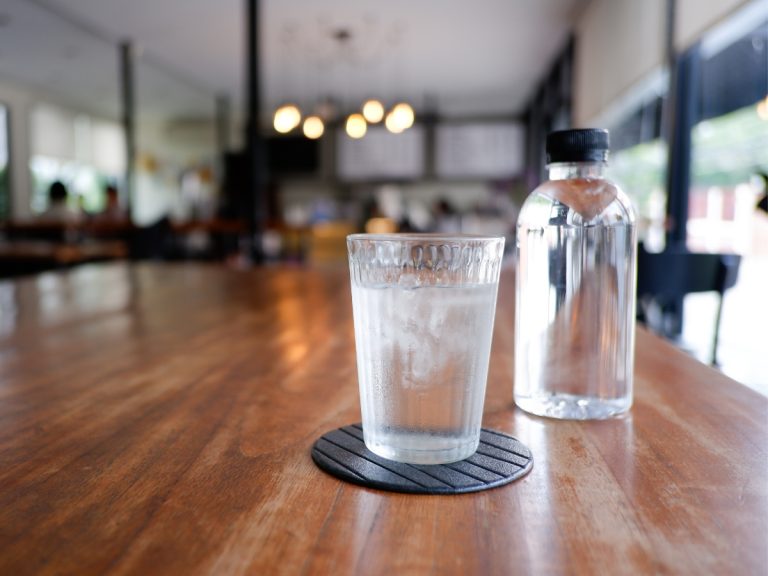 |acqua microfiltrata al ristorante