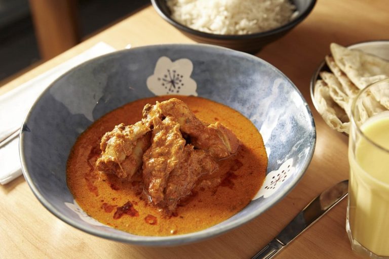 Un piatto di pollo in salsa del ristorante Adda|supportrestaurants.org