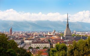 Vista panoramica di Torino con la Mole|farmacia_cambio3|limonaia mangiare all'aperto a Torino||