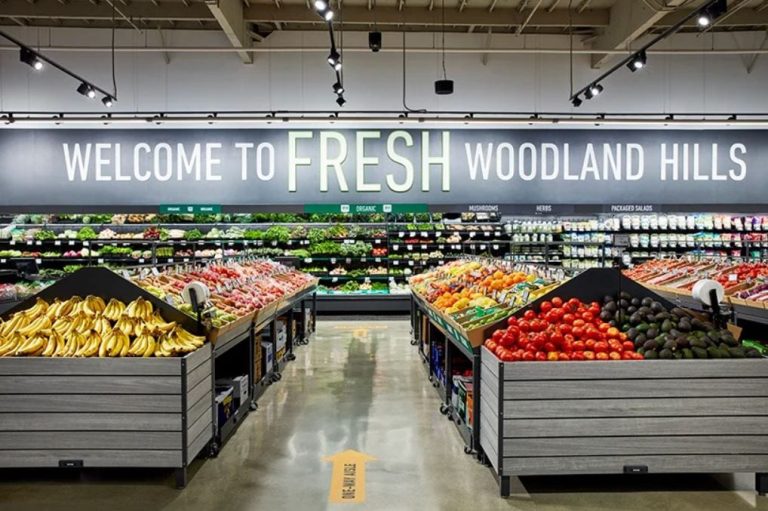 Lo store di Amazon Fresh|Il carrello Dash Cart di Amazon Fresh|Banco gastronomia da Amazon Fresh|Frutta fresca nello store di Amazon Fresh