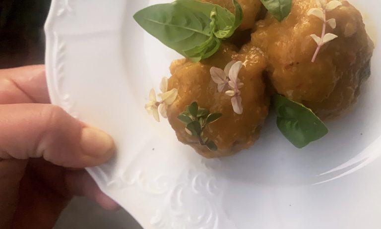 Antonia Klugmann - Polpette al sugo|Polentina verde di Antonia Klugmann. Foto: Mattia Mionetto|Risotto burro e salvia di Antonia Klugmann - Foto Mattia Mionetto|La collina di Ruttars e l vigne di venco? - foto di Mattia Mionetto|Lionesi di Antonia Klugmann - Foto Mattia Mionetto -|Erbe. menu di Antonia Klugmann - Foto: Mattia Mionetto|Antonia Klugmann - Foto: Mattia Mionetto|Patate in tecia - Antonia Klugmann|Polpette al sugo. Antonia Klugmann|Brodo di mela - Antonia Klugmann|Antonia klugmann