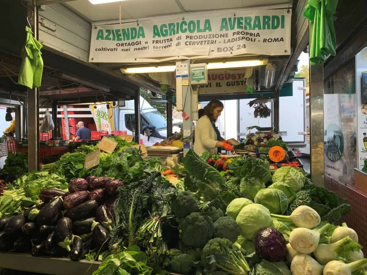 I migliori banchi del mercato di piazza San Giovanni di Dio, uno dei più convenienti di Roma