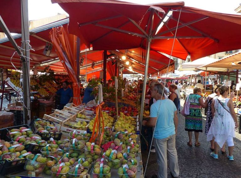 Banchi al mercato di Ballarò