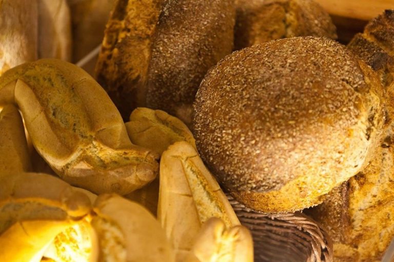 Pane siciliano|Pane - lo sfincione de i banchi a Palermo|Pane - Panificio Guccione|pane- I Banchi a Palermo