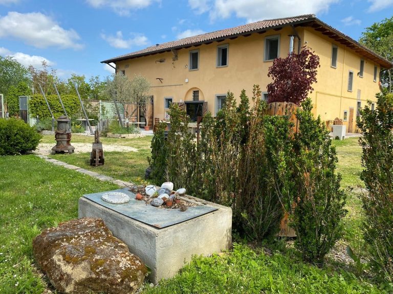 Il giardino di Spazio Battirame|Dettagli nel giardino di Spazio Battirame|Il giardino di Spazio Battirame|Il giardino di Spazio Battirame|L'ingresso di Spazio Battirame||Un piatto di Battirame 11
