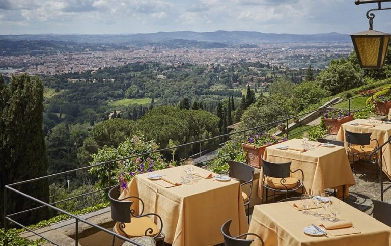 Tavoli in giardino al Belmond Villa San Michele|Belmond Villa San Michele