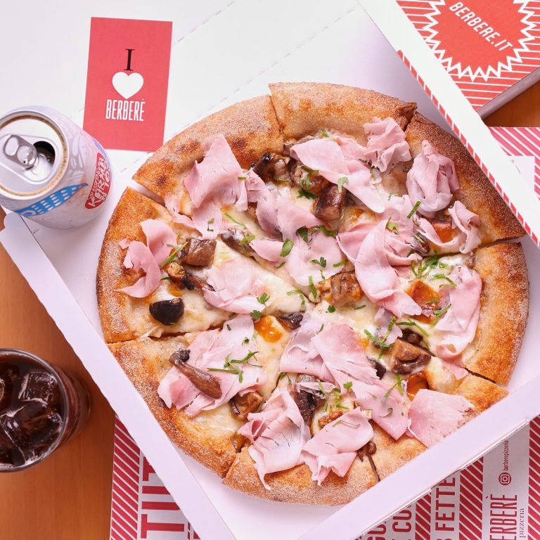 Una pizza prosciutto e funghi di Berberé