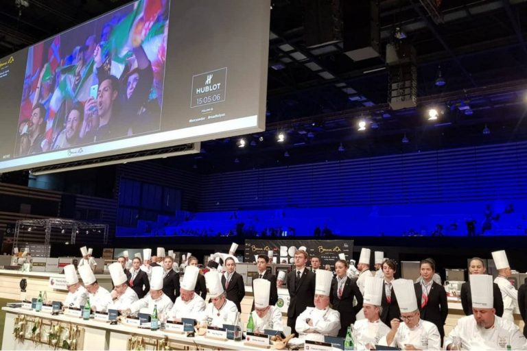 |Martino Ruggeri|Chartreause di verdure con salsa ai frutti di mare|Vassoio - Carrè di vitello da latte con 5 coste di prima qualità||||