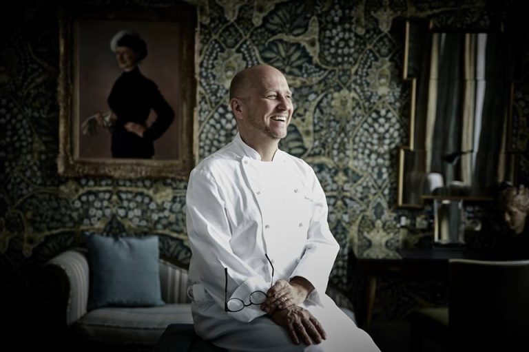 Heinz Beck in una delle sale del Browns Hotel di Londra