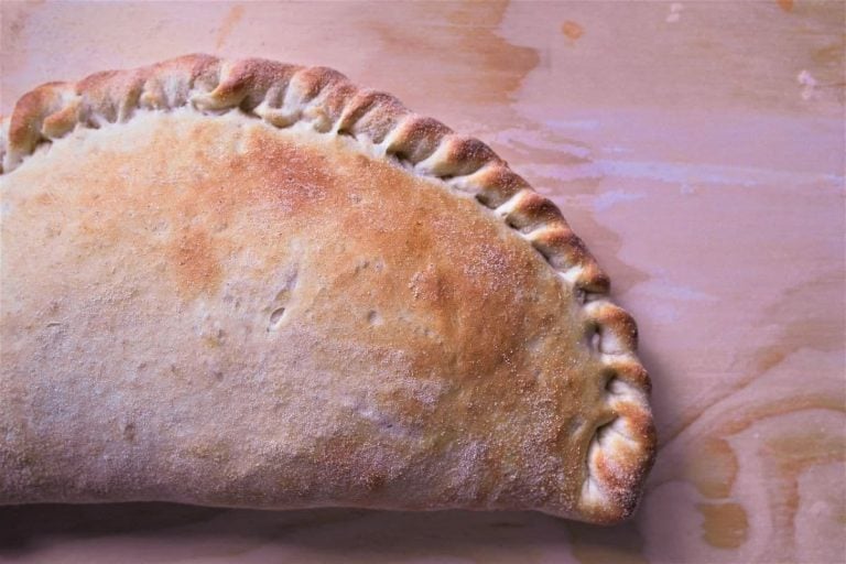 Calzone al forno|Calzone al forno de La Contrada Aversa||Calzone di Giancarlo Casa|Pizza di scarole di Roberta Esposito|Calzone di scarole di Roberta Esposito||
