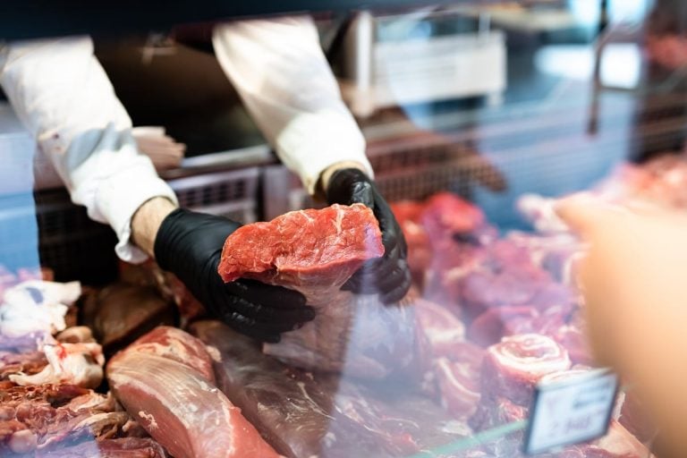 Il banco del macellaio al supermercato
