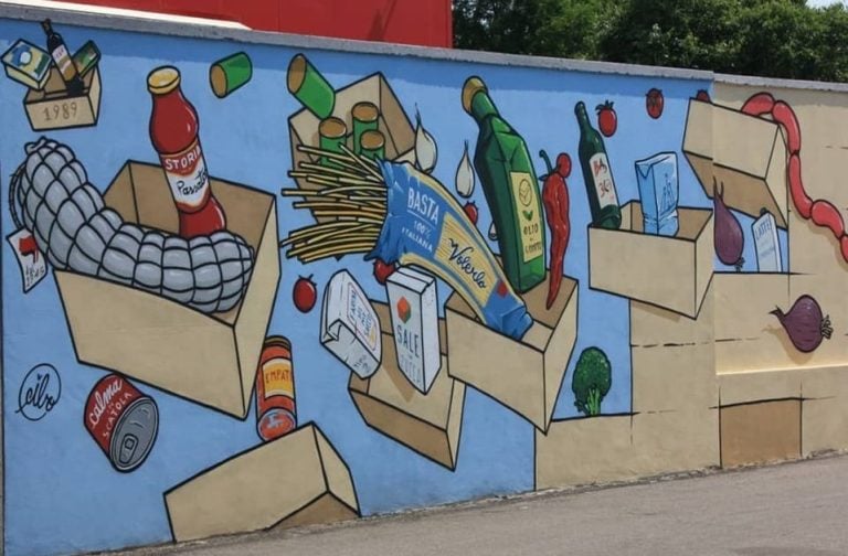 Un murales di Cibo con la spesa per il banco alimentare|sequenza di murales di Cibo a tema pizza|Cibo al lavoro su un murale|Il murale di cibo per Apo Scaligera