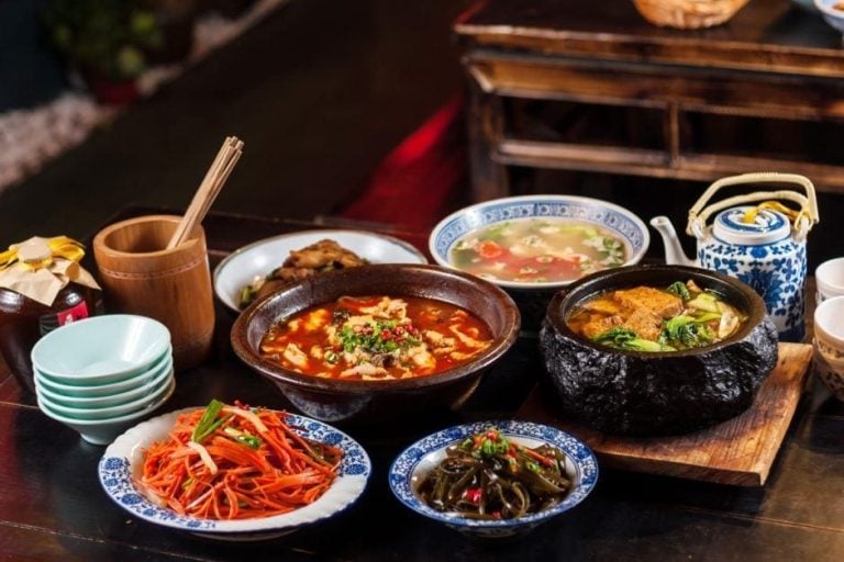 Piatti della cucina cinese del Sichuan||Capodanno cinese con i simboli rossi