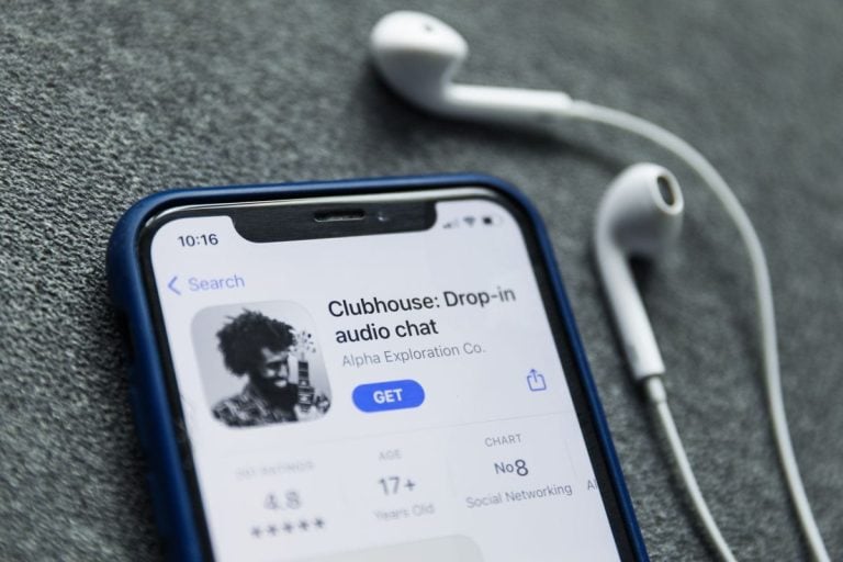 Telefono con Clubhouse