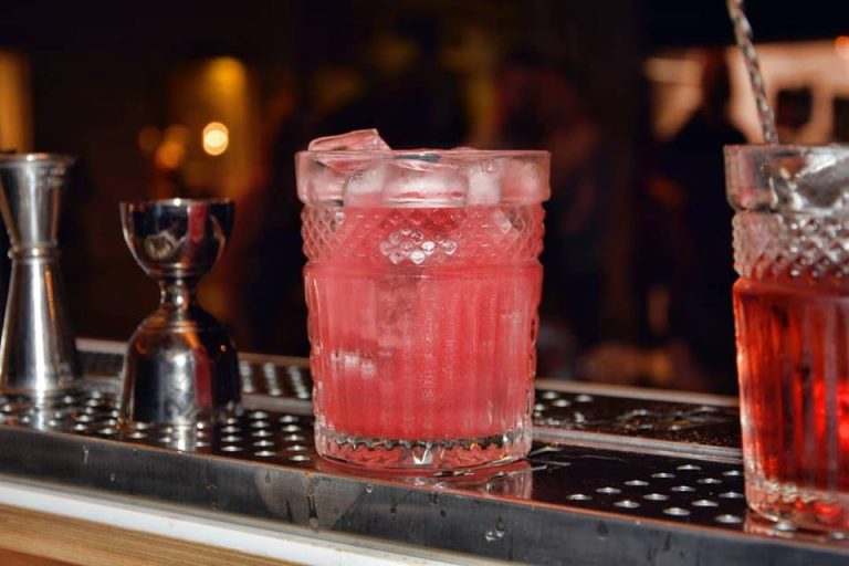 Abruzzo cokctail weeke 2019: cocktail sul bancone del Bar Mila di Pescara|