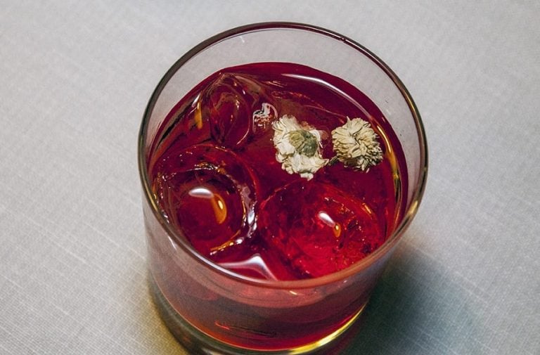 Un cocktail di Emanuele Balestra|Emanuele Balestra dietro al bancone