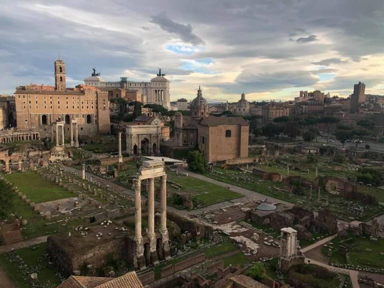 Vista sui fori|Le arnie di Grabees sul Palatino|Vista sulla basilica di Massenzio|Vista sul verde dei fori|La vigna barberini