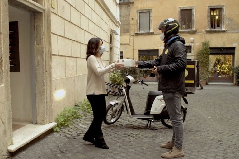 Consegna di food delivery|La box delivery di PiperHome|Confezionamento della carbonara da Pipero|