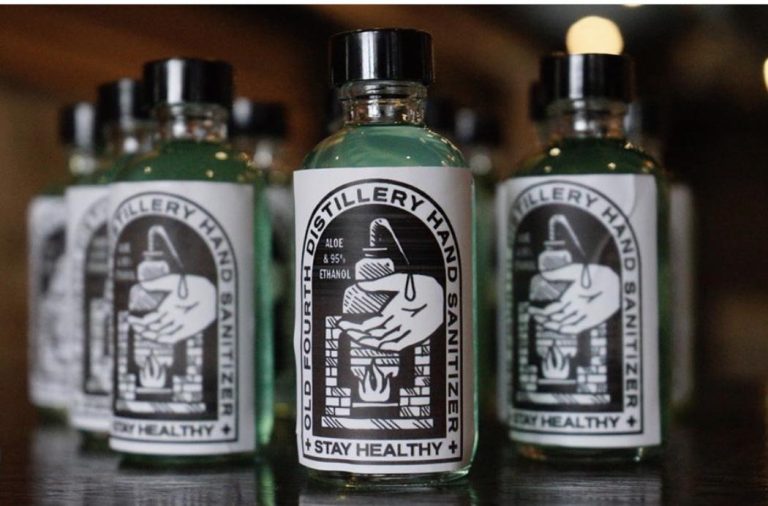 I flaconi di gel dell'Old Fourth Distillery|Flaconi di gel igienizzante al rosmarino di Speziali Laurentiani|Flaconi di Brewgel Punk|la vetrina dell'Old Fourth Distillery