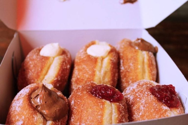 donuts di St John Bakery|cannoli siciliani di Casa Cannoli