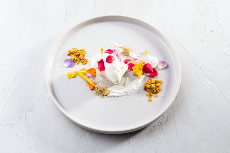 Gelato fatto con IdroMiele di Mauro Uliassi|Moreno Cedroni e Luca Abbadir a Identità di gelato|Il gelato L'Ape regina di Cedroni a Identità di gelato|Mauro Uliassi a Identità di gelato|Granita con chartreuse e melone di Uliassi a Identità di Gelato|Sorbetto di mandarino tardivo di Ciaculli e mosciolo di Paolo Brunelli a Identità di Gelato|La pizzetta di di Marco Pedron a Identità di Gelato|La pizzetta di Marco Pedron a Identità di Gelato|Sorbetto alle amarene e amaretti di Iginio Ventura a Identità di Gelato|Il gelato invecchiato in barrique di Stefano Guizzetti a Identità di Gelato|Sorbetto di amarena con emulsione di peperoni grigliati