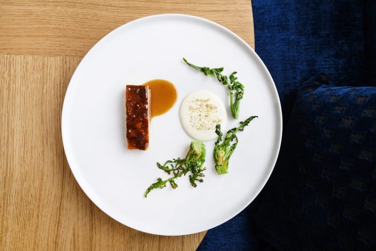 Faraona un piatto di casa perbellini||cavolfiore arrostito un piato vegetariano di casa perbellini|GiancarloPerbellini_MarcoStagi|casa perbellini
