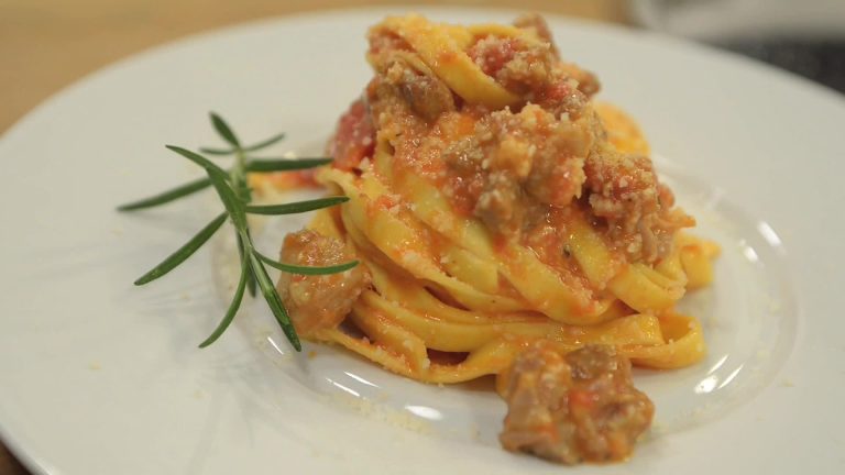Tagliatelle al ragù di agnello