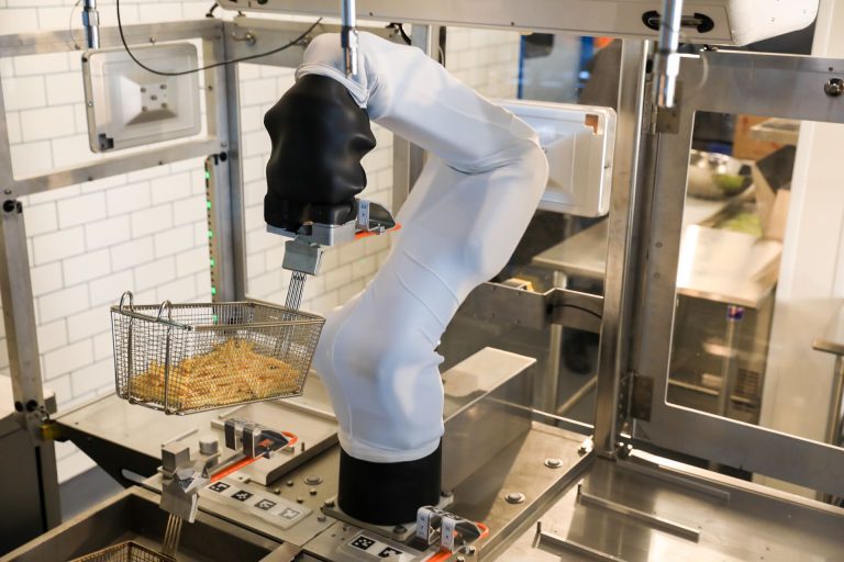 Il braccio robot di Miso Robotics|Le funzioni di Flippy Roar|Il braccio di Flippy Roar