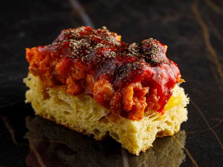 Focaccia con il coccodrillo di Bob Alchimia a spicchi|Team Bob Alchimia a Spicchi|Sottobosco - pizza di Bob alchimia spicchi