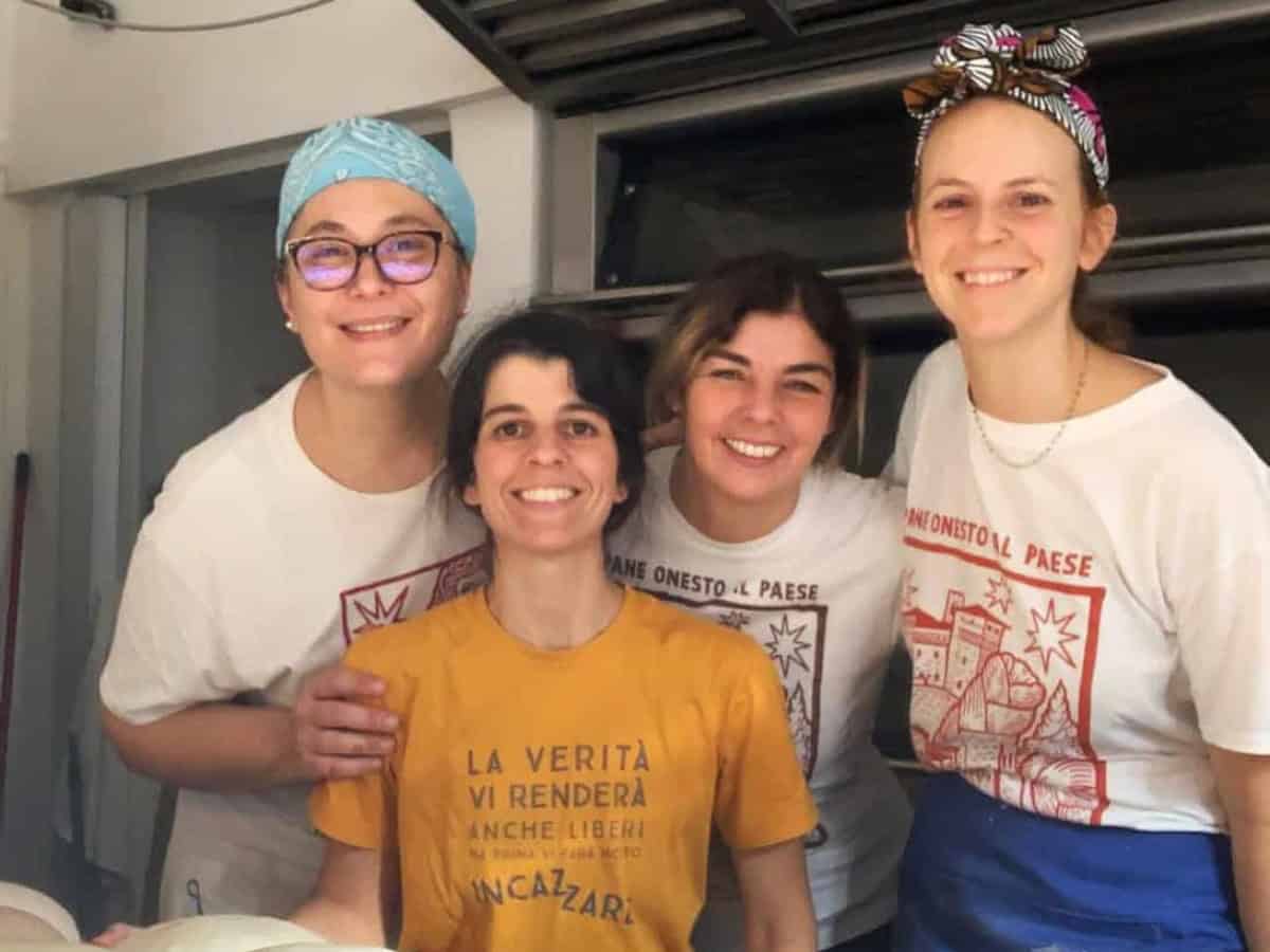 In Romagna c'è un forno di paese dove tutti possono andare a cuocere il pane